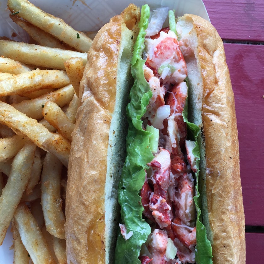 Claws Seafood Market - Fish and Chips Shop,American Restaurant,Seafood Restaurant - staff,soup,healthy food,parking,french fries,fresh food,comfortable,island,good for a quick meal,good for special occasions
