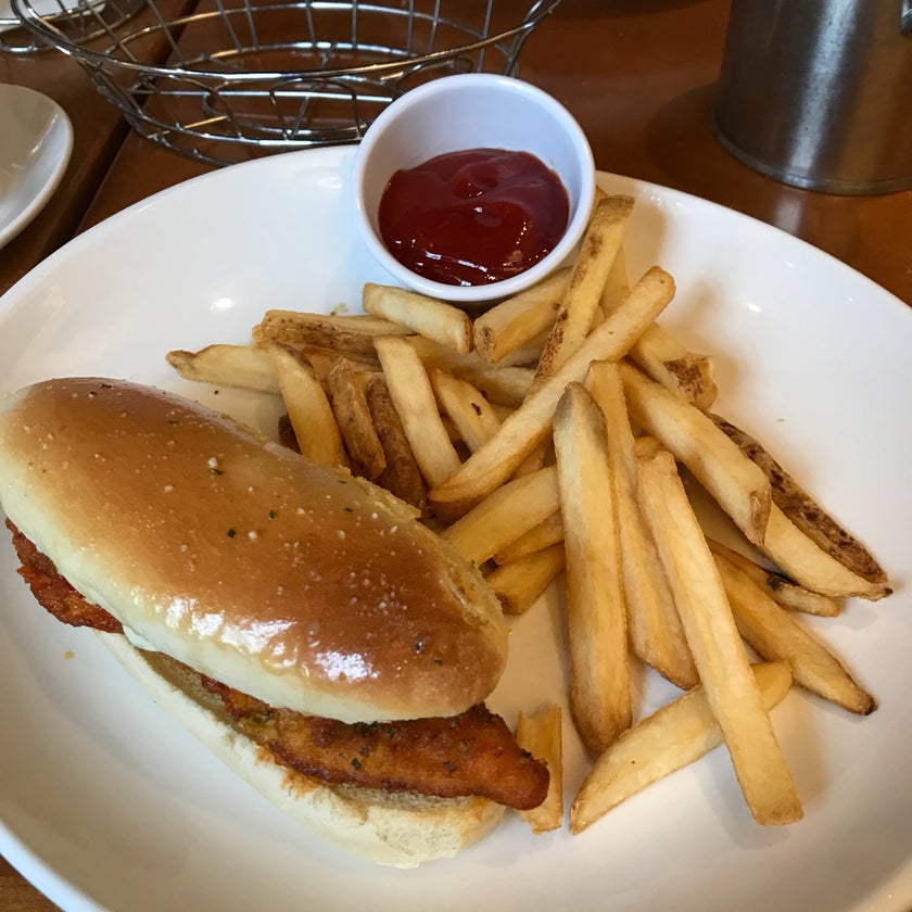 Olive Garden - Italian Restaurant,Italian,Salad,Soup - good service,beef,salads,lunch,clean,pasta,parking,dinner,great value,good for dates,family-friendly,good for special occasions,zuppa soup,toscana