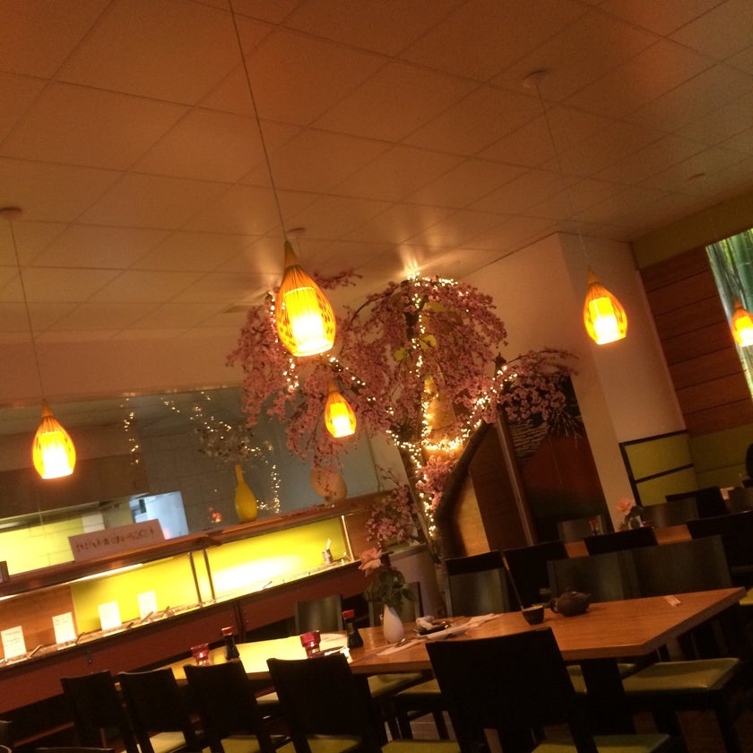 Mai Wok & Sushi - Asian Restaurant - 