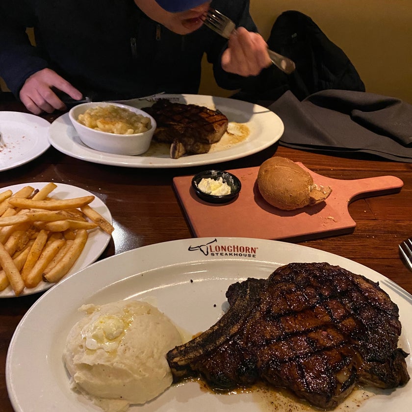 Longhorn Steakhouse - Steakhouse - staff,burgers,lunch,steak,parking,dinner,avocado,prime rib,chicken panini