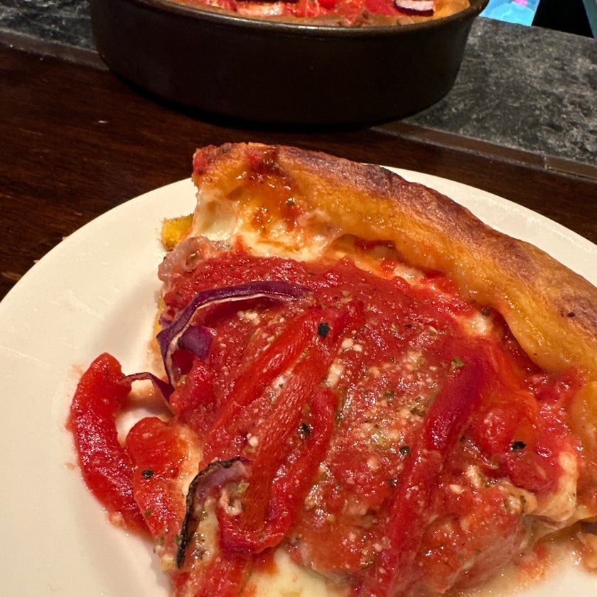 Gino's East South Loop - Sports Bar,Pizzeria,Italian Restaurant - meats,beer,salads,lunch,dinner,great value,good for a quick meal,buffalo chicken,trivia,deep dish pizza,good for special occasions,venison,best deep,dish spinach
