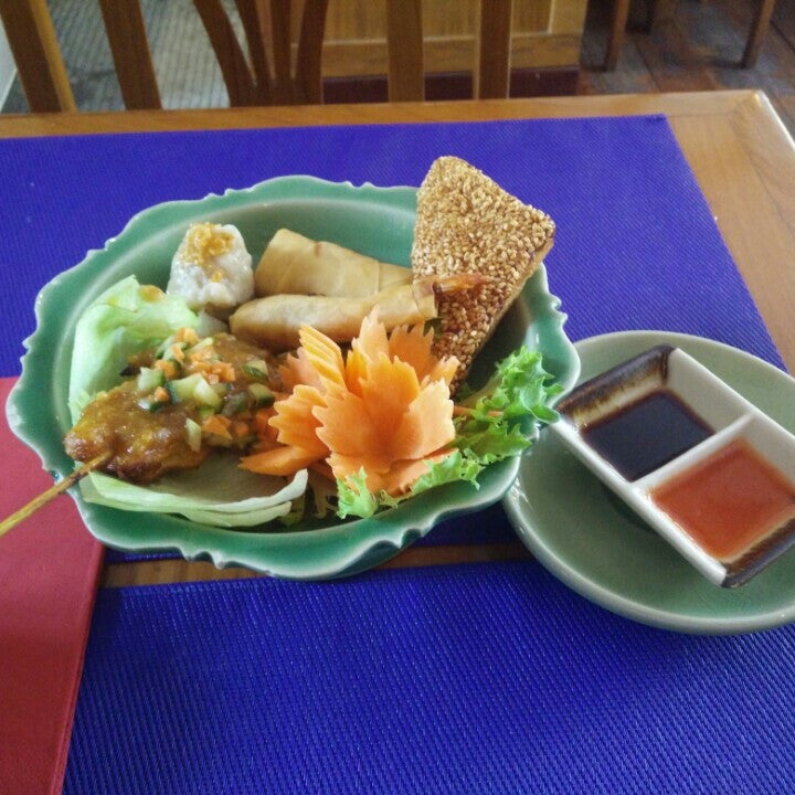 Som Tam House - Thai Restaurant - alcohol,friendly staff,garlic,chili,good for dates,chicken salad,wontons,green curry,good for special occasions,chilli beef