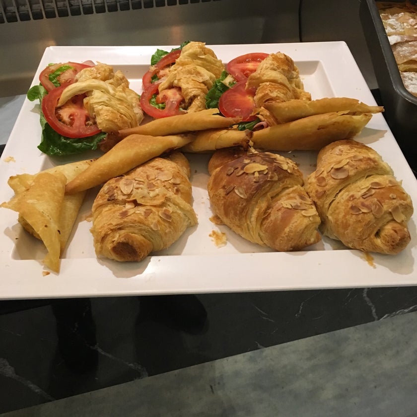 Food Filosophy - Café,Fast Food Restaurant,Greek Restaurant,Greek,Mediterranean - chicken,friendly staff,good for working,pies,daily specials