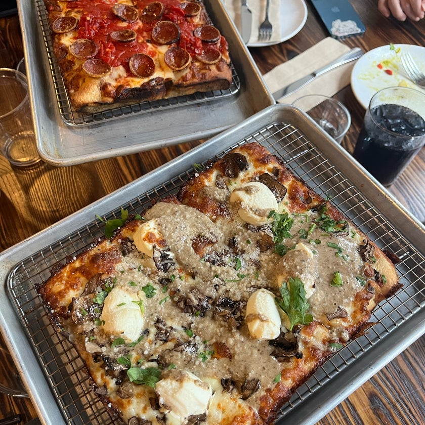 Emmy Squared - East Village - Pizzeria,Sandwich Spot,Pizza,Burgers - friendly staff,burgers,pizza,sandwiches,dinner,curry,sausage,honey,truffles,vodka,garlic bread,waffle fries,hot peppers,hot chicken,broccoli salad,emily