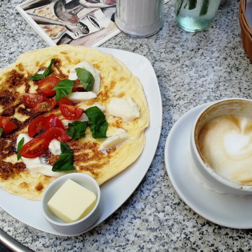 Moccabar - Lounge,Café,Restaurant,Bars,Cafes,Coffee & Tea - restaurants,bar,coffee,good service,breakfast food,brunch food,town,cake,quiet,crowded,trendy,good for dates