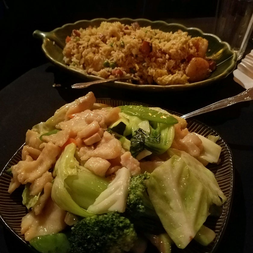 Becky's Chinese Restaurant - Dim Sum Restaurant - good service,chicken,Chinese food,dim sum,off-menu items,soy sauce,fried wontons,special fried rice,hot mustard