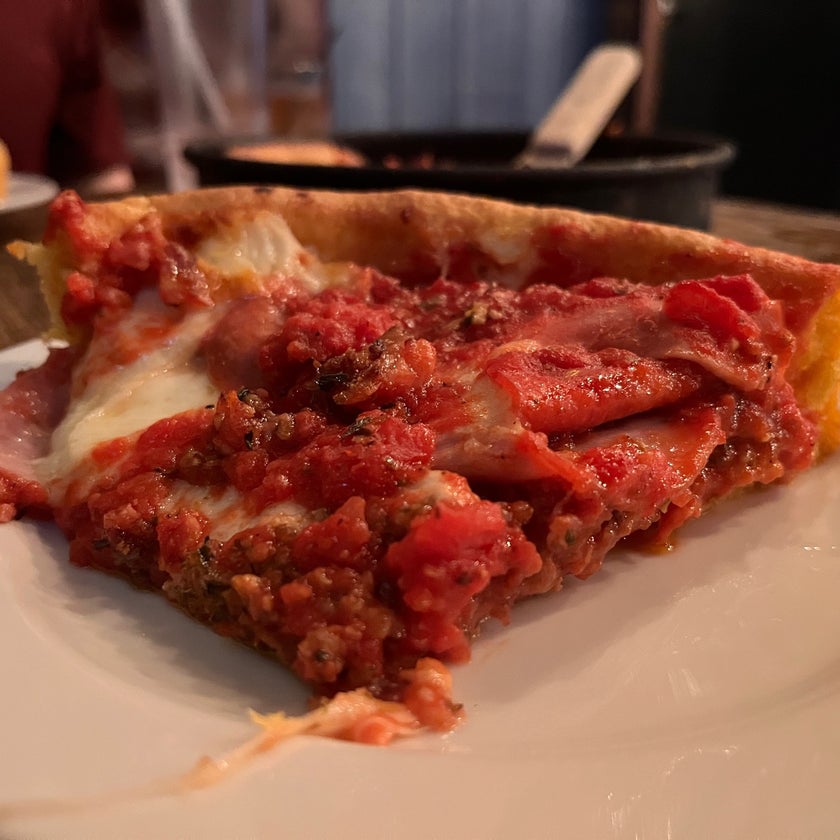 Gino's East South Loop - Sports Bar,Pizzeria,Italian Restaurant - meats,beer,salads,lunch,dinner,great value,good for a quick meal,buffalo chicken,trivia,deep dish pizza,good for special occasions,venison,best deep,dish spinach