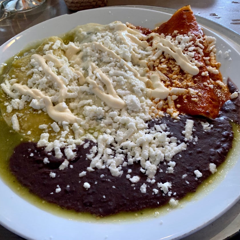 Cuchara Restaurant - Mexican Restaurant - restaurants,bar,soup,music,lunch,brunch food,city,spicy food,dinner,performances,tunes,musicians,happy hour,margaritas,appetizers,trendy,salsa,good for dates,quesadillas,tracks,roses,chilaquiles,tequila,good for special occasions,murals,specialty drinks,corn cakes,chicken tostadas,petal salad