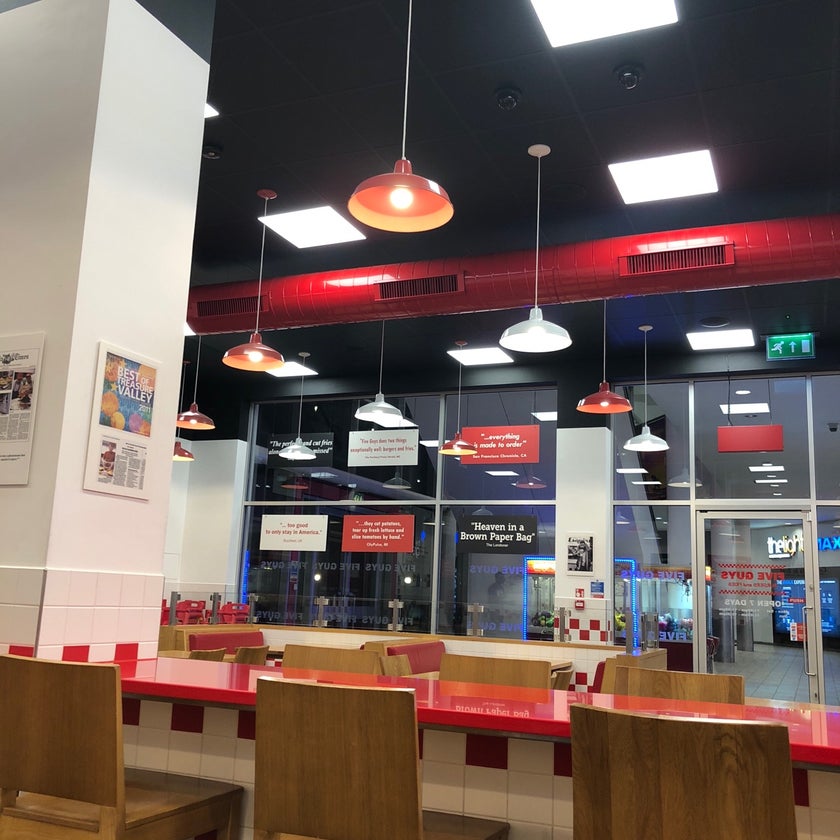 Five Guys Cambridge Leisure Park - Burger Joint,American Restaurant,Fast Food Restaurant - burgers,french fries,casual,authentic,hot dogs,good for a quick meal,lively,good for groups