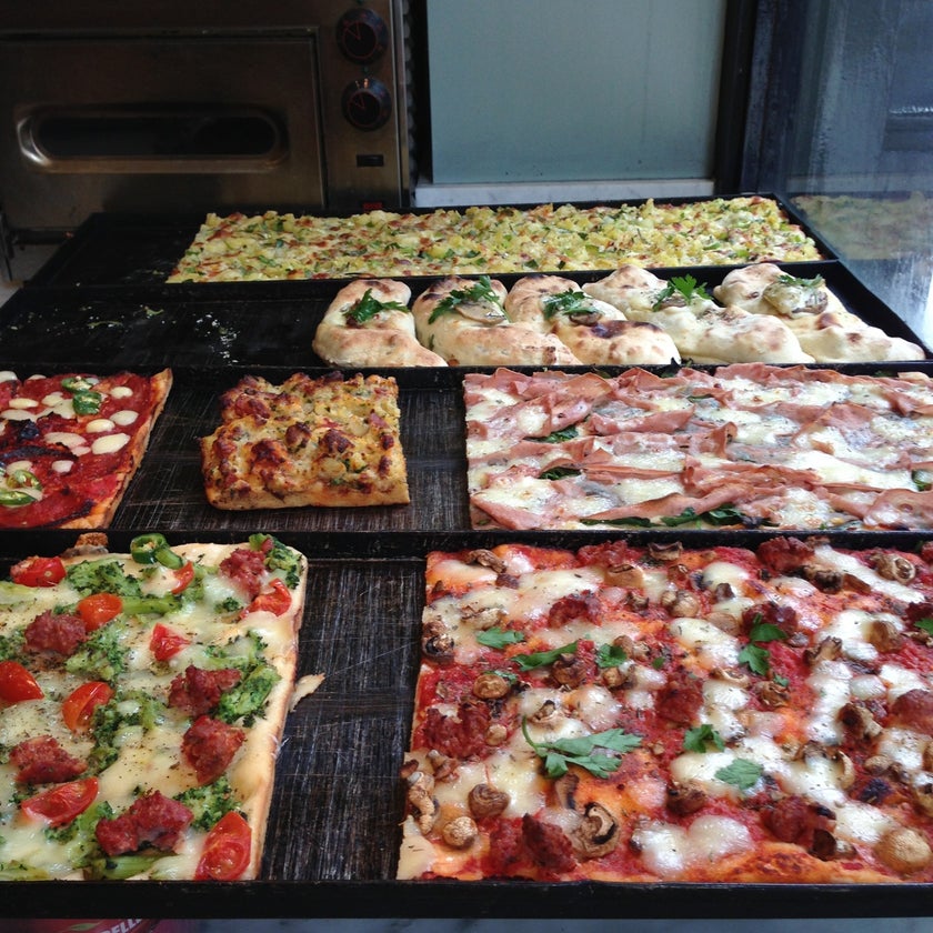 Malletti - Pizzeria,Italian Restaurant - pizza,lunch,pasta,risotto,calzones,half & half,pork sausages,potato cakes