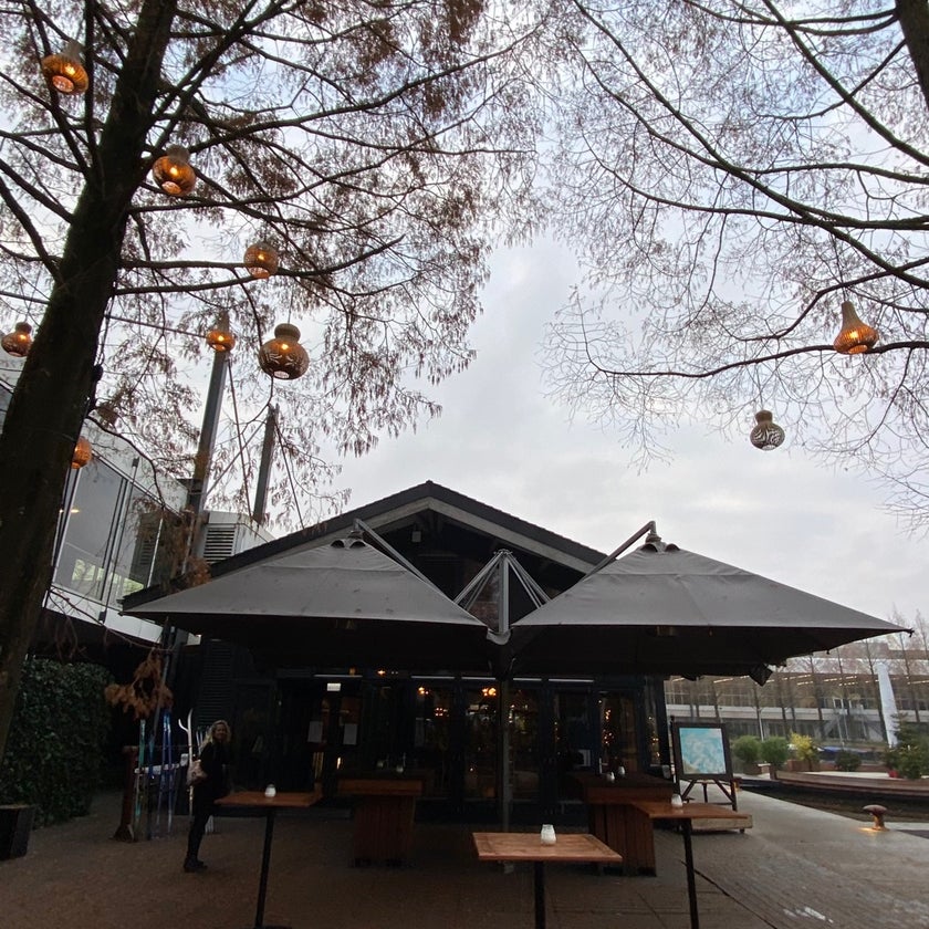 Strandzuid - Restaurant,Beach - restaurants,bar,scenic views,lunch,barbecue,beach,restrooms,crowded,comfortable,lakes,trendy,good for dates,canal,good for groups,moderately priced,sunbeds,loungers,good for singles,beatrix park