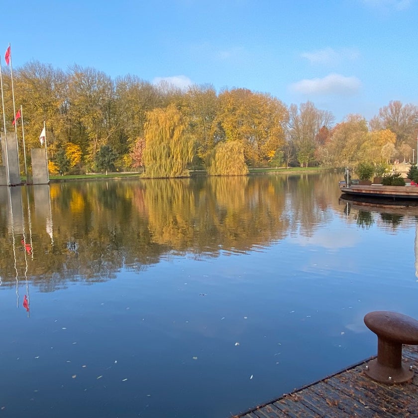 Strandzuid - Restaurant,Beach - restaurants,bar,scenic views,lunch,barbecue,beach,restrooms,crowded,comfortable,lakes,trendy,good for dates,canal,good for groups,moderately priced,sunbeds,loungers,good for singles,beatrix park