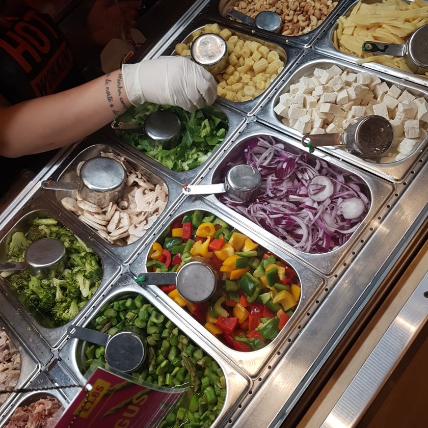 Wok to Walk - Fast Food Restaurant,Noodle Restaurant,Asian Fusion,Thai - beef,noodles,healthy food,eggs,crowded,duck,good for a late night,trendy,good for a quick meal,lively,peanut sauce