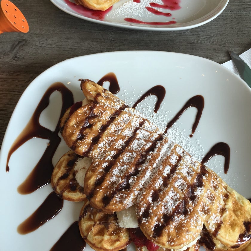 Happy Waffel - Café - restaurants,bar,waffles,good for dates