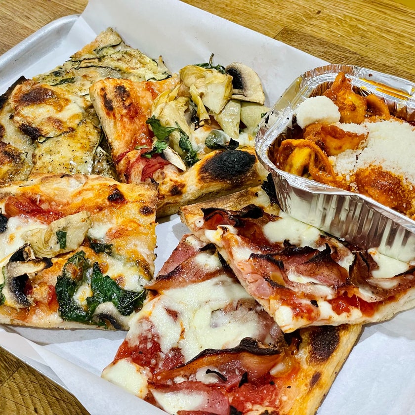Malletti - Pizzeria,Italian Restaurant - pizza,lunch,pasta,risotto,calzones,half & half,pork sausages,potato cakes
