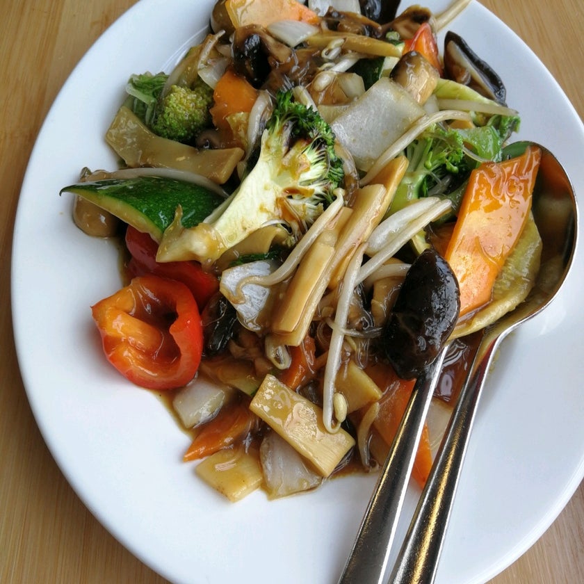 Yan Sushi & Wok - Cantonese Restaurant,Sushi Restaurant - bar,parking,trendy,family-friendly