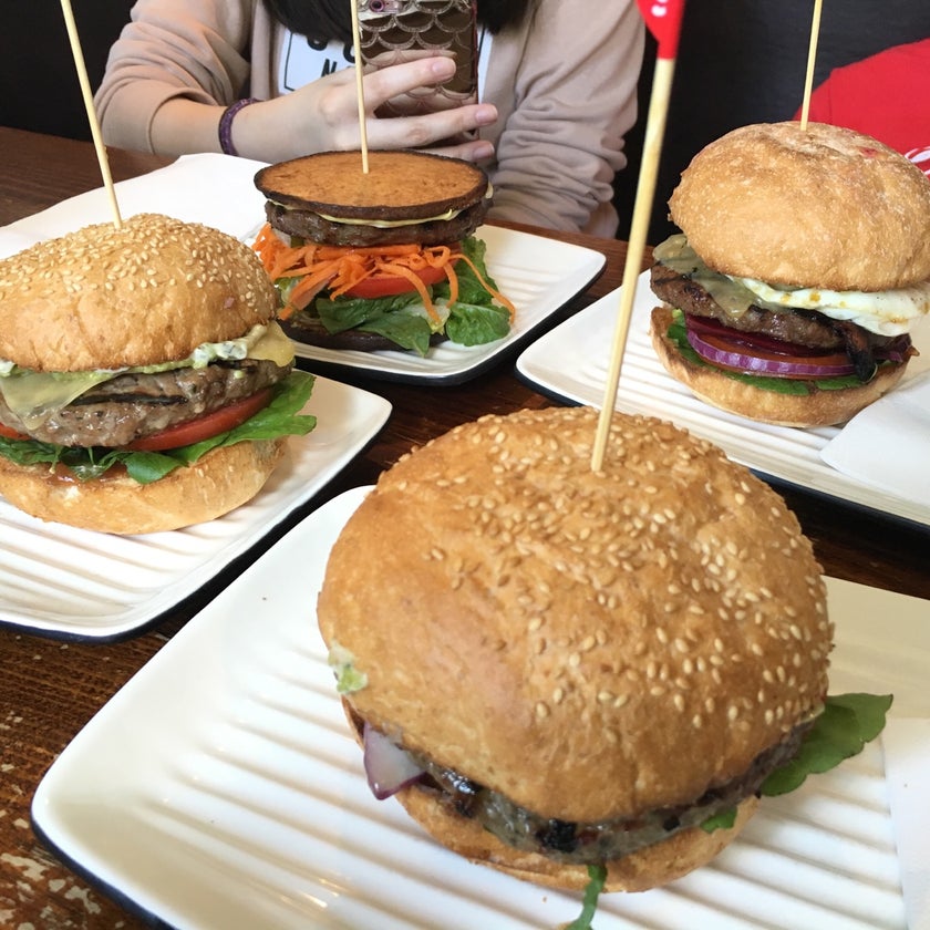Grill'd - Burger Joint - restaurants,friendly staff,burgers,healthy food,road,snacks,sliders,sweet potato chips,good for singles