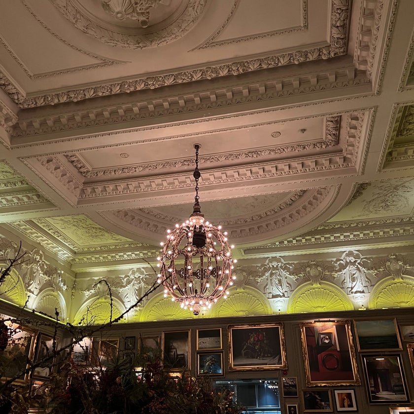 Berners Tavern - Bar,English Restaurant,German Restaurant,British,Pubs - restaurants,bar,meats,alcohol,coffee,desserts,breakfast food,sandwiches,pricey,salads,well,lunch,healthy food,eggs,liquor,milk,dinner,books,chips,crowded,toast,events,waffles,cocoa,spacious,trendy,good for dates,honey,berries,yogurt,ham,noisy,ginger,luxury,eggplant,pesto,pork chops,paintings,artichokes,bright,hazelnut,interior design,zucchini,sourdough bread,cauliflower,tongue,good for groups,good for business meetings,good for special occasions,on the ground,Sunday roasts,bone marrow,venison,dill,beetroot,mushroom risotto,chandeliers,White Russians,buttermilk pancakes,salted caramel ice cream,private dining,mint ice cream,chicken popcorn,cereal killer,london edition hotel,spectacular dining