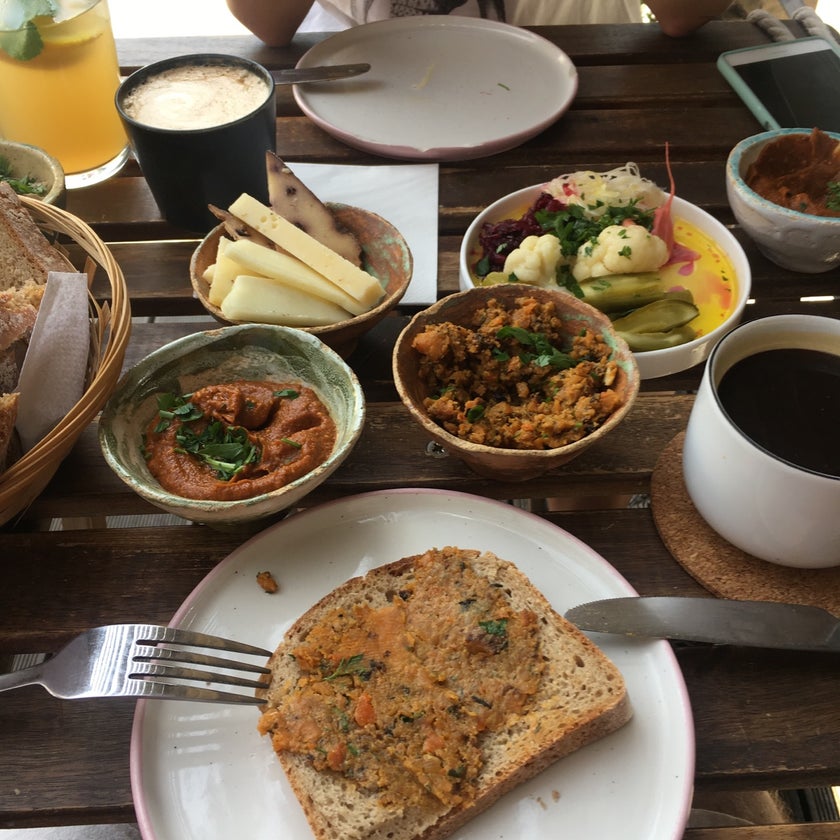 W Kontakcie - Dining and Drinking,Breakfast & Brunch,Vegetarian - restaurants,bar,staff,breakfast food,good for working,quiet,fresh food,trendy