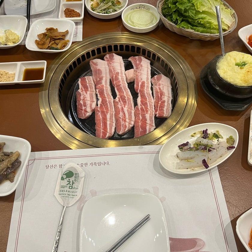 Hahm Ji Bach - Korean Restaurant - bar,beef,lunch,healthy food,town,city,spicy food,dinner,crowded,great value,pancakes,takes reservations,appetizers,big portions,hospital,dips,Korean food,peanuts,pumpkin,pickles,pineapple,raspberry,stew,pork belly,short ribs,wasabi,valet parking,good for groups,good for special occasions,seaweed,radishes,kalbi,green onions,japchae,sesame oil,samgyupsal