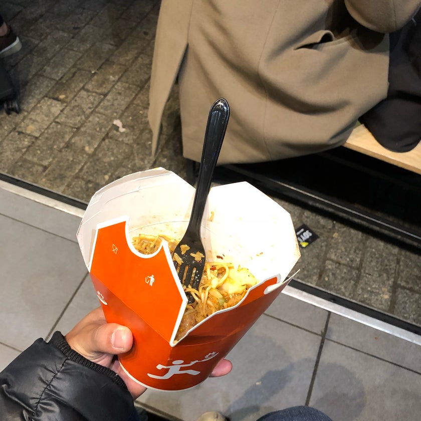 Wok to Walk - Fast Food Restaurant,Noodle Restaurant,Asian Fusion,Thai - beef,noodles,healthy food,eggs,crowded,duck,good for a late night,trendy,good for a quick meal,lively,peanut sauce