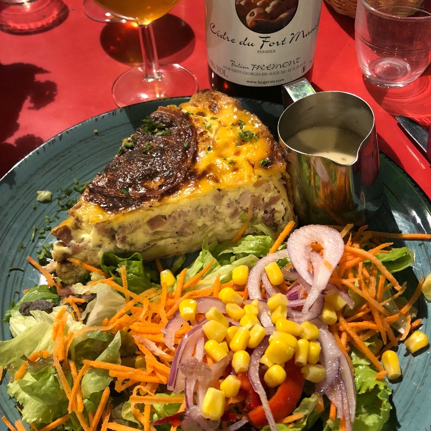 L'Eté en Pente Douce - French Restaurant,French - restaurants,bar,outdoor seating,crowded,good for dates