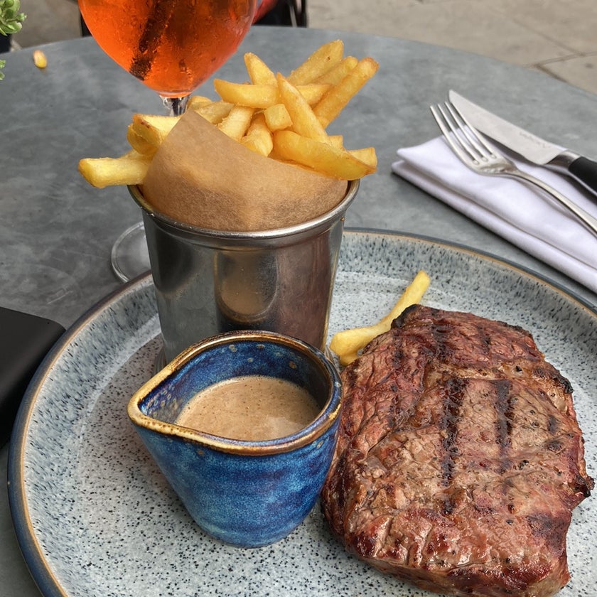 PJ's Bar & Grill - American Restaurant,Steakhouse - restaurants,meats,brunch food,eggs,dinner,great value,takes reservations,creme brûlée,interior design,good for special occasions