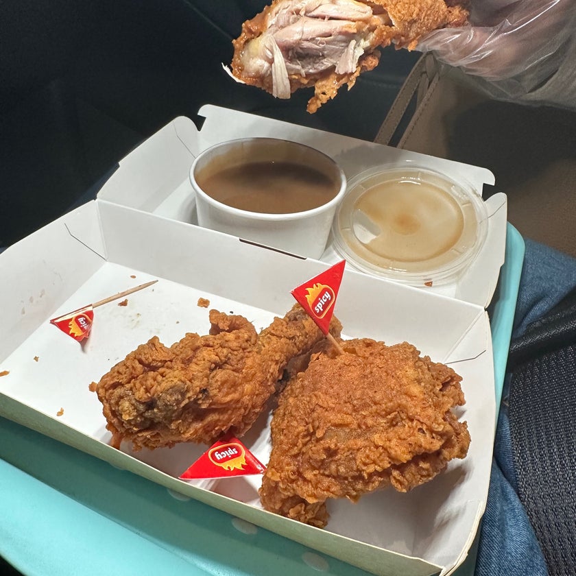 Jollibee - Fast Food Restaurant,Filipino Restaurant,Fast Food,Chicken Shop - restaurants,chicken,breakfast food,inexpensive,lunch,clean,spicy food,dinner,great value,trendy,bubble tea,ice cream sundaes,fudge,good for groups,halo halo,peach mango pie,chickenjoy