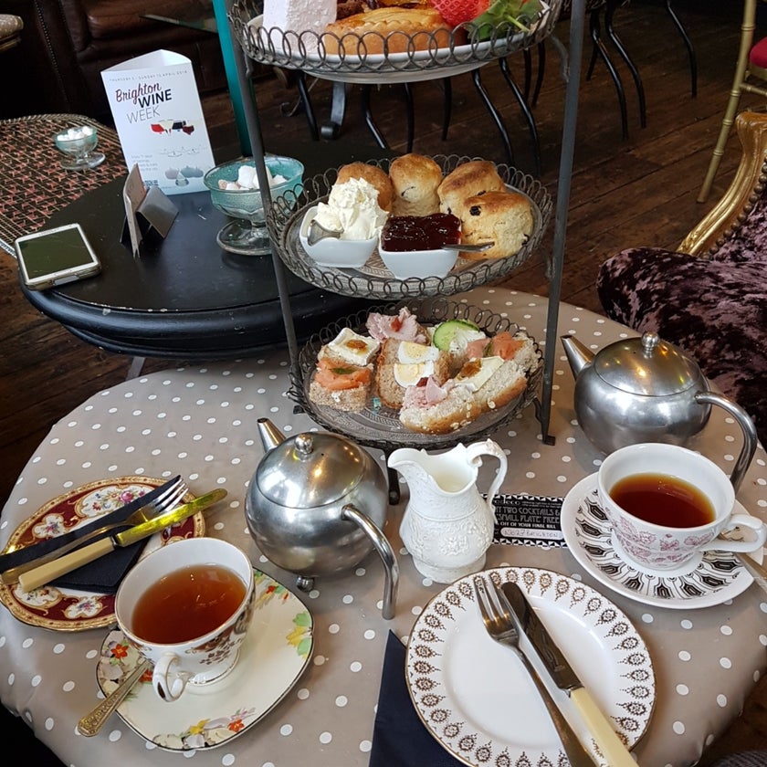 Metrodeco - Café,Coffee Shop,Restaurant - restaurants,coffee,sandwiches,lunch,brunch food,tea,pastries,cake,trendy,chai,biscuits,green tea,carrots,roses,raspberry,bacon butties