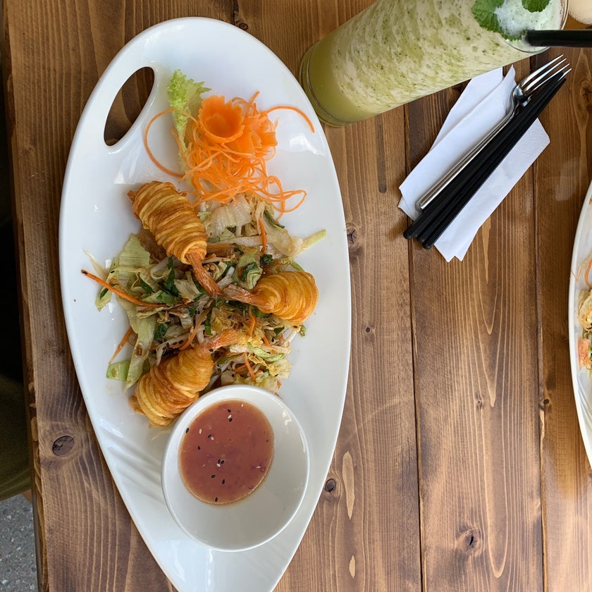Saigon Green - Vietnamese Restaurant,Vietnamese - Asian food,inexpensive,healthy food,town,crowded,great value,milkshakes,coconut,trendy,honey,mint,iced tea,good for a quick meal,spring rolls,good for groups,mango lassi,good for singles,small dishes