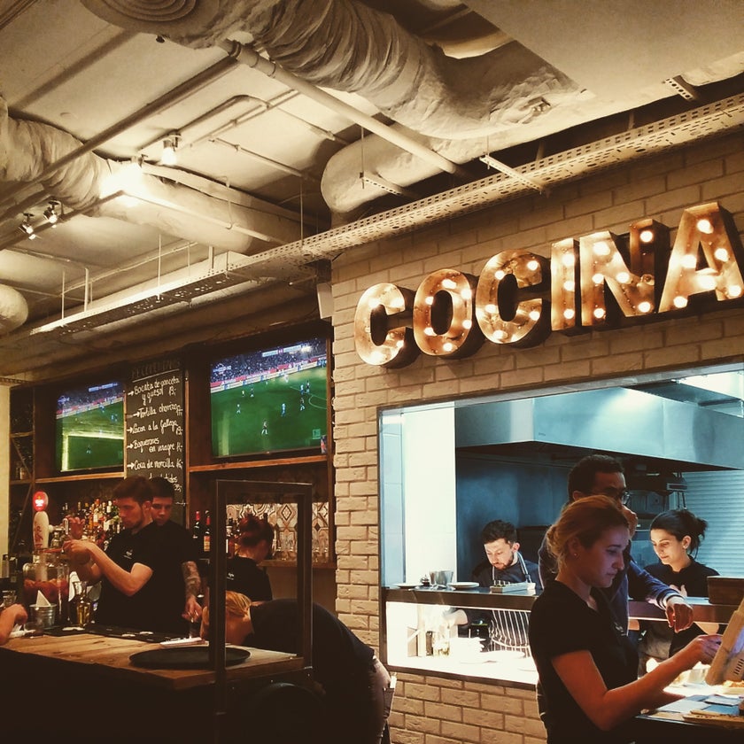 TAPAS gastrobar - Bar,Tapas Restaurant - bar,music,performances,tunes,crowded,musicians,trendy,good for a quick meal,churros,good for groups