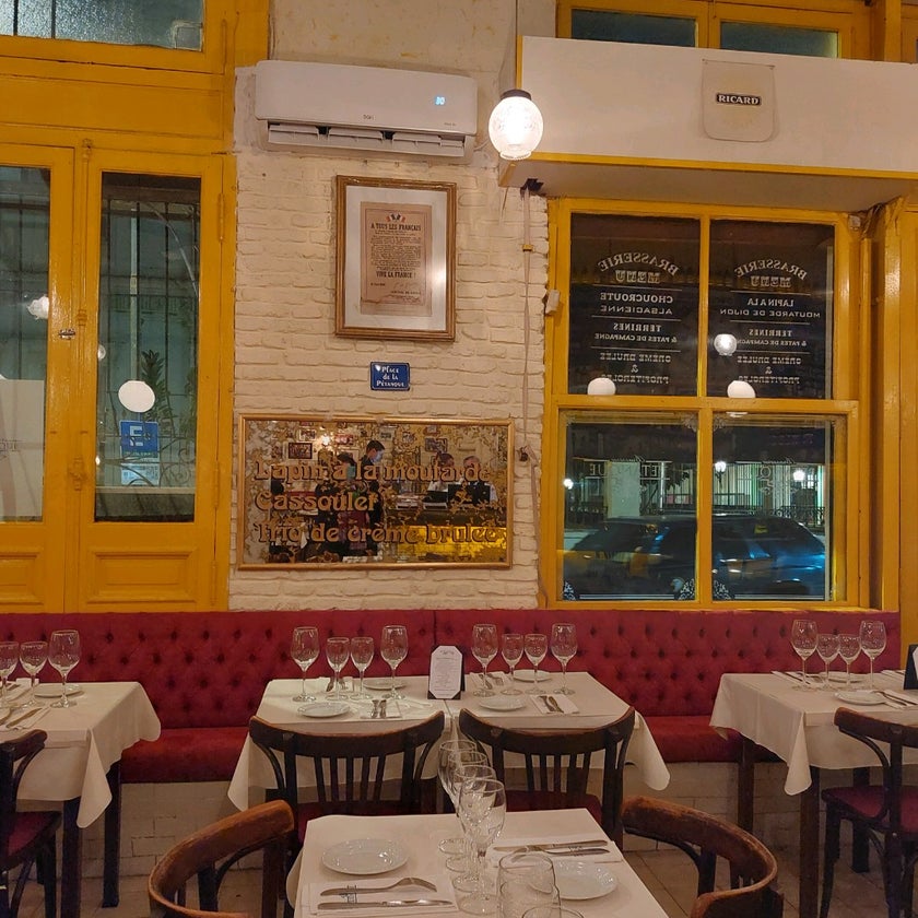 Brasserie Petanque - Bistro,Pizzeria,French Restaurant - restaurants,bar,meats,coffee,good service,desserts,chicken,pricey,soup,music,lunch,brunch food,healthy food,wifi,city,lines,dinner,free stuff,crowded,potatoes,cute,mushrooms,onions,spacious,trendy,good for dates,chocolate store,honey,risotto,mustard,bright,creme brûlée,mousse,rabbit,good for special occasions,confit,goulash,tasters,Brasserie,black truffles,puff pastry,boeuf,canard,bondiola,san telmo
