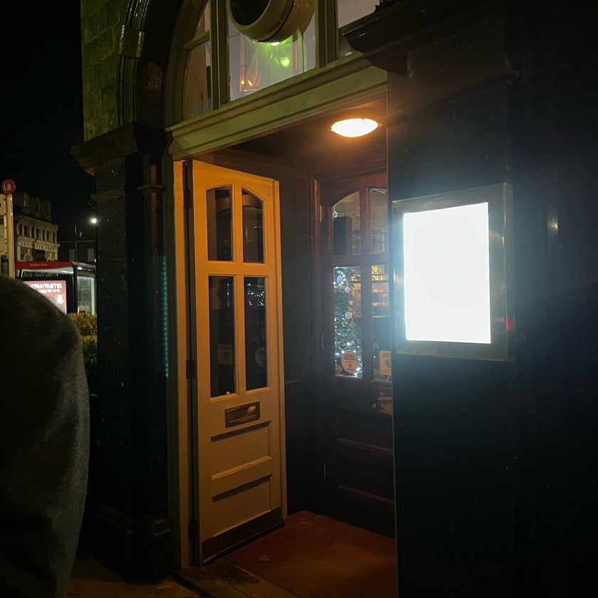 Queen Adelaide Shepherds Bush - Bar,Gastropub - bar,alcohol,chicken,lunch,brunch food,eggs,dinner,chips,authentic,pies,chili,good for dates,good for groups,Sunday roasts,sausage rolls