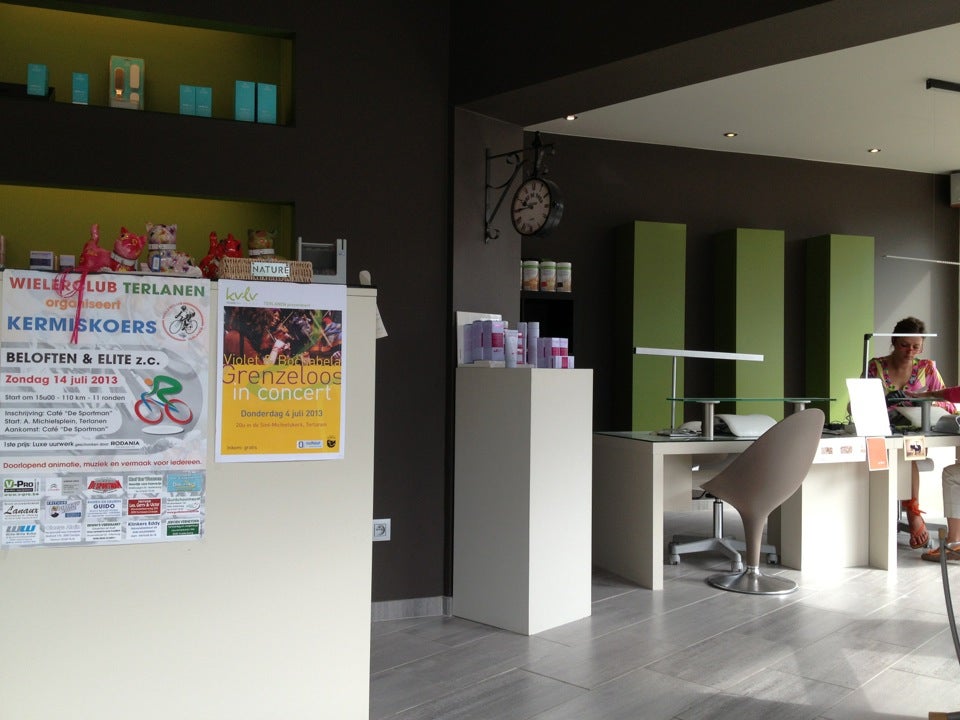nail-salon