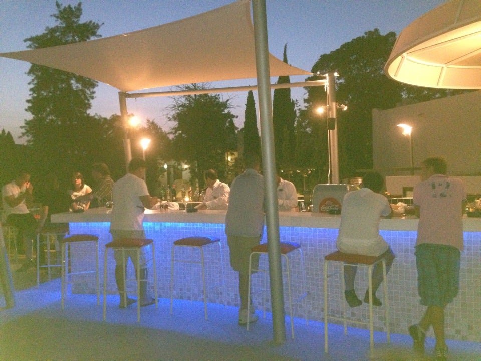 hotel-bar