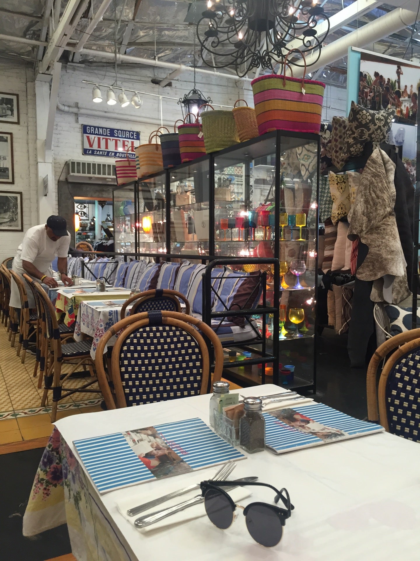 Cafe Midi cover photo