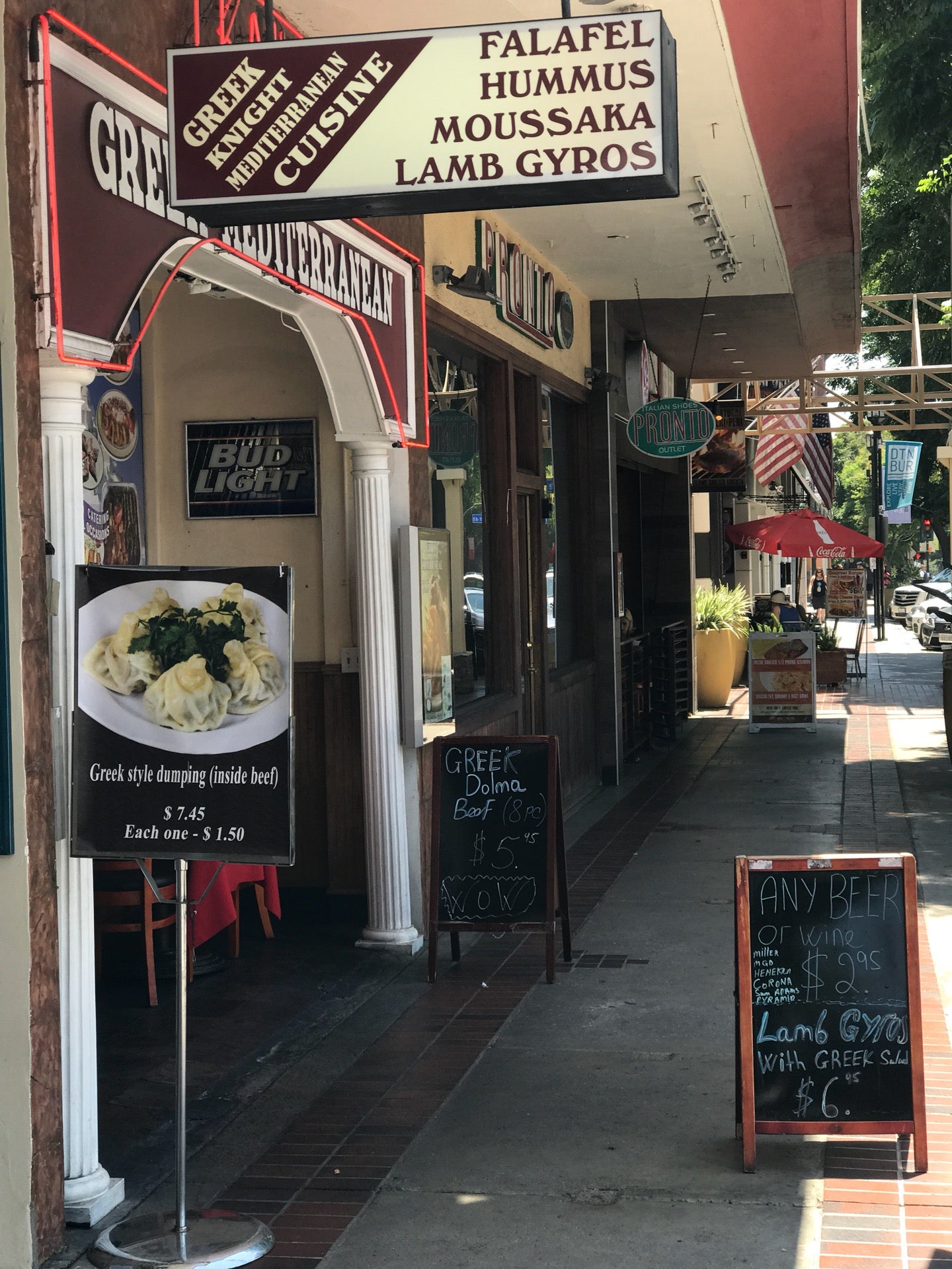 Knight Greek Mediterranean restaurant in Burbank