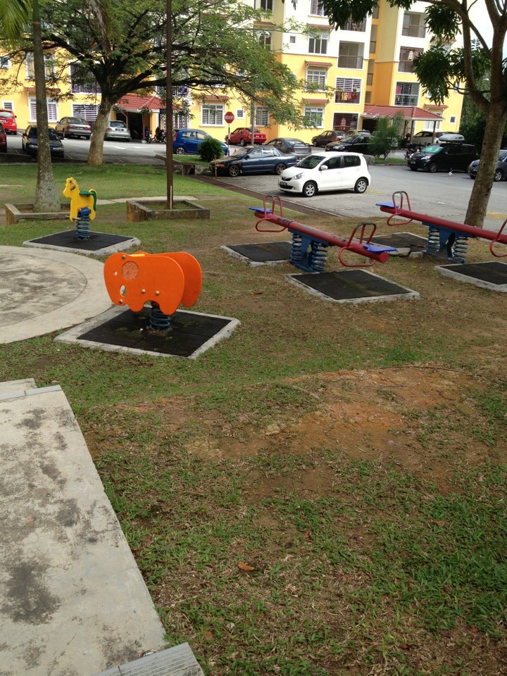 E-Mas Villa Playground