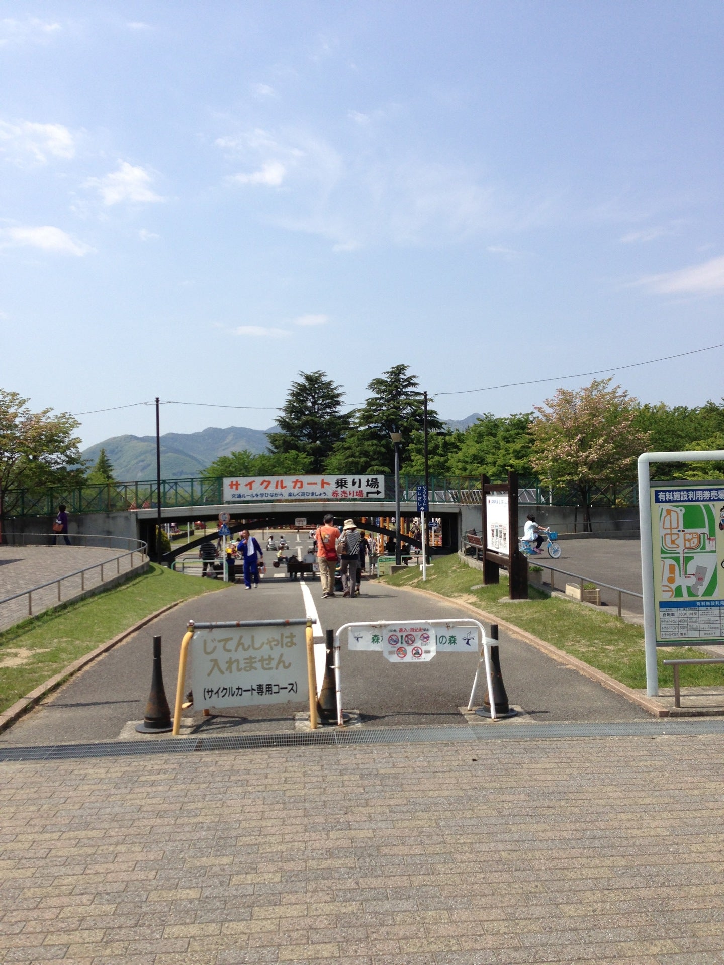 子供連れで楽しめる 山梨県のおすすめの遊び場5選 自然がいっぱいの公園を満喫しよう アチコチ By ママリ