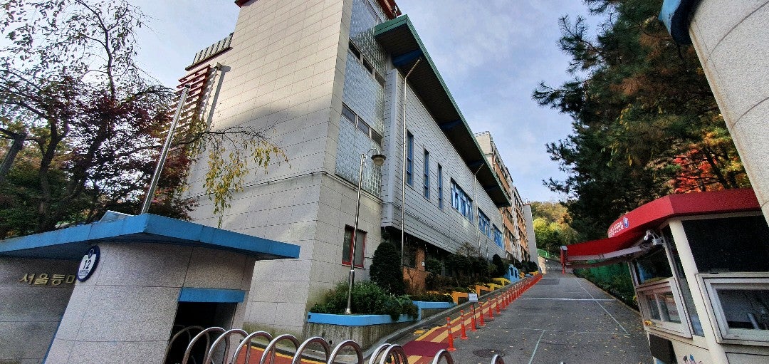 등마초등학교 운동장