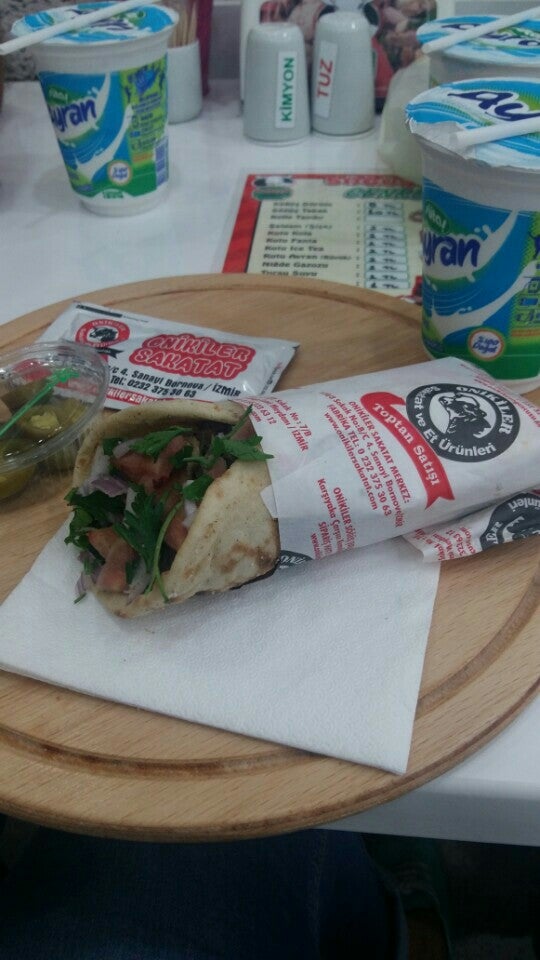 Onikiler Söğüşcüsü