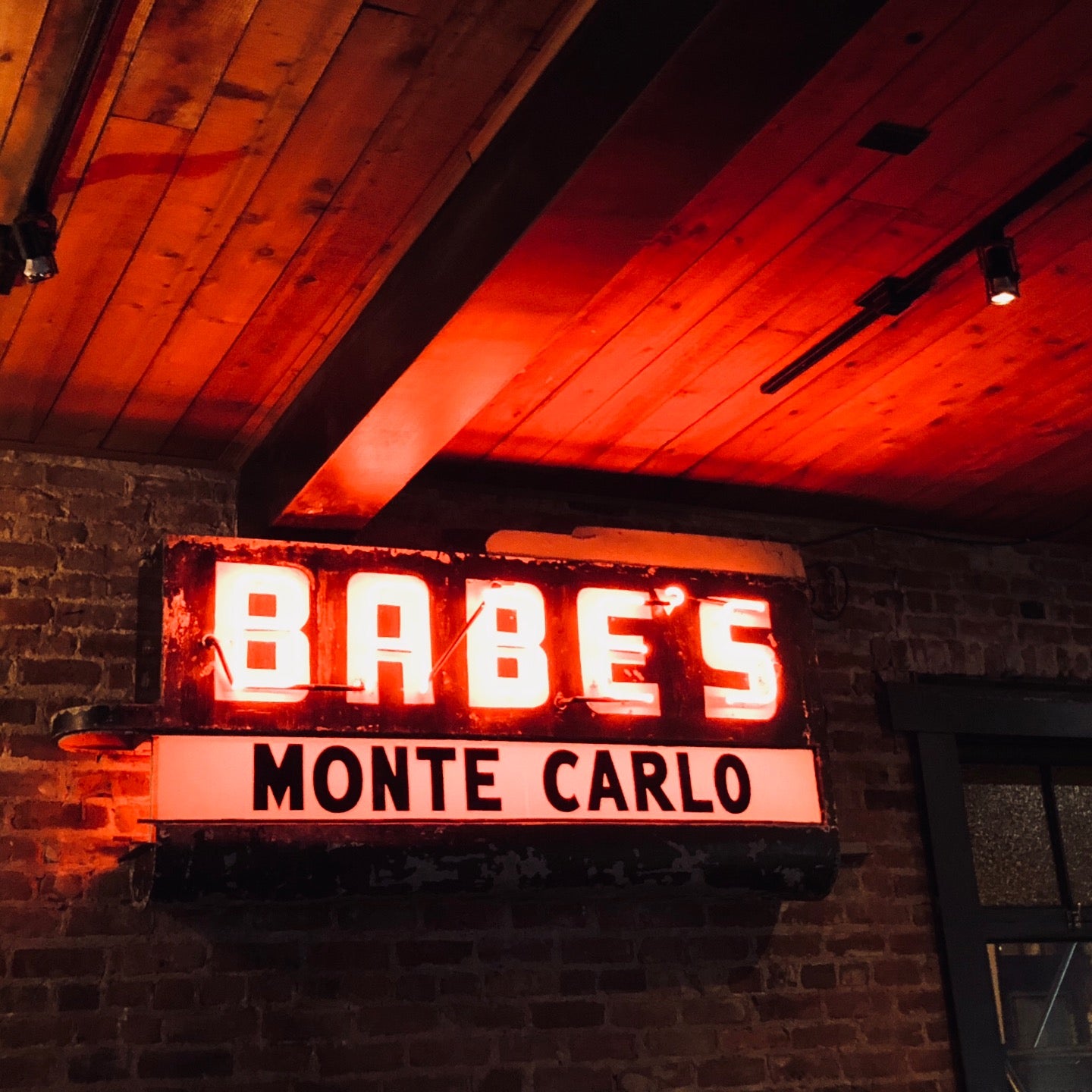 Old Ship Saloon, a bars