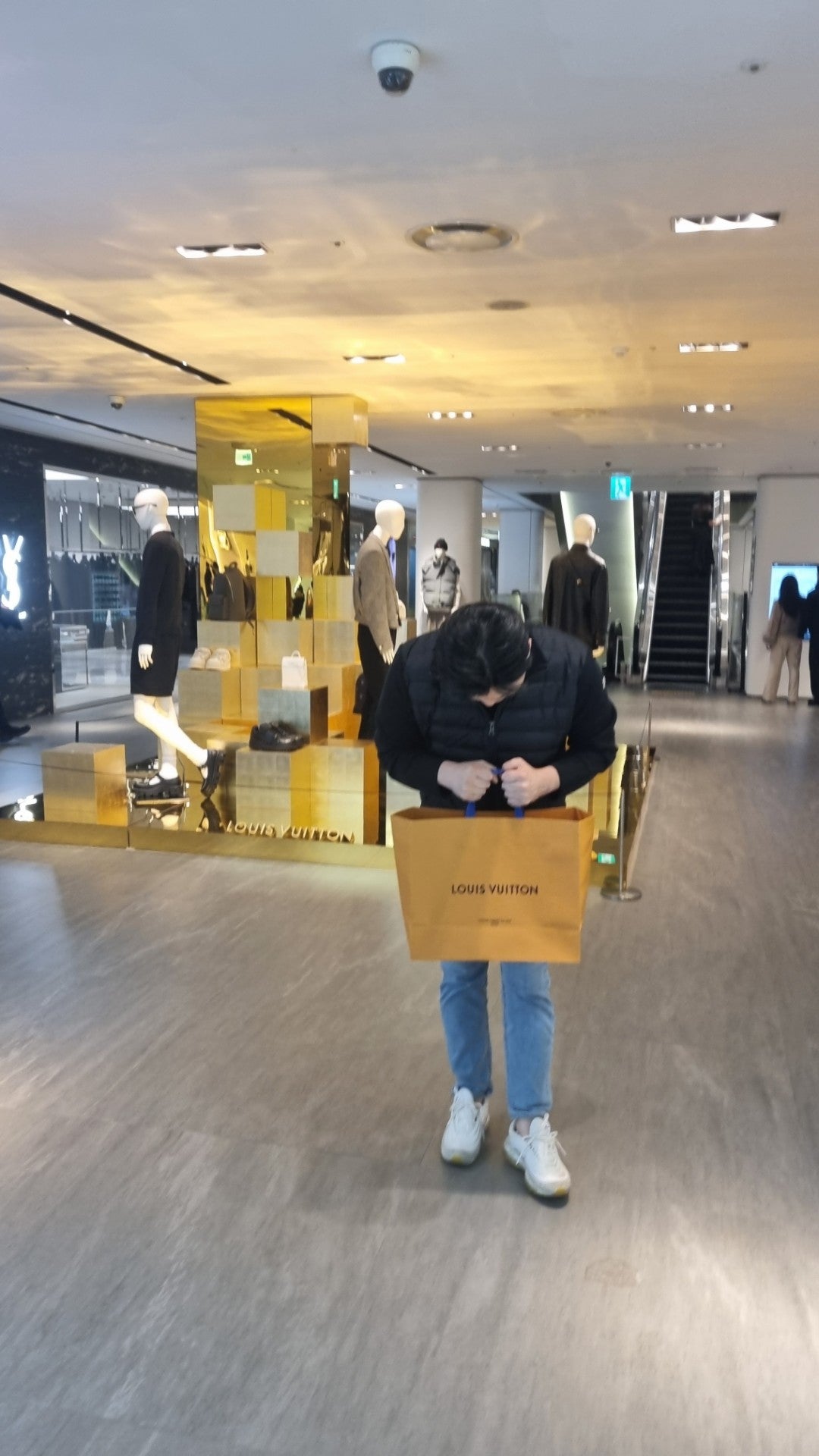 Louis Vuitton Men Store