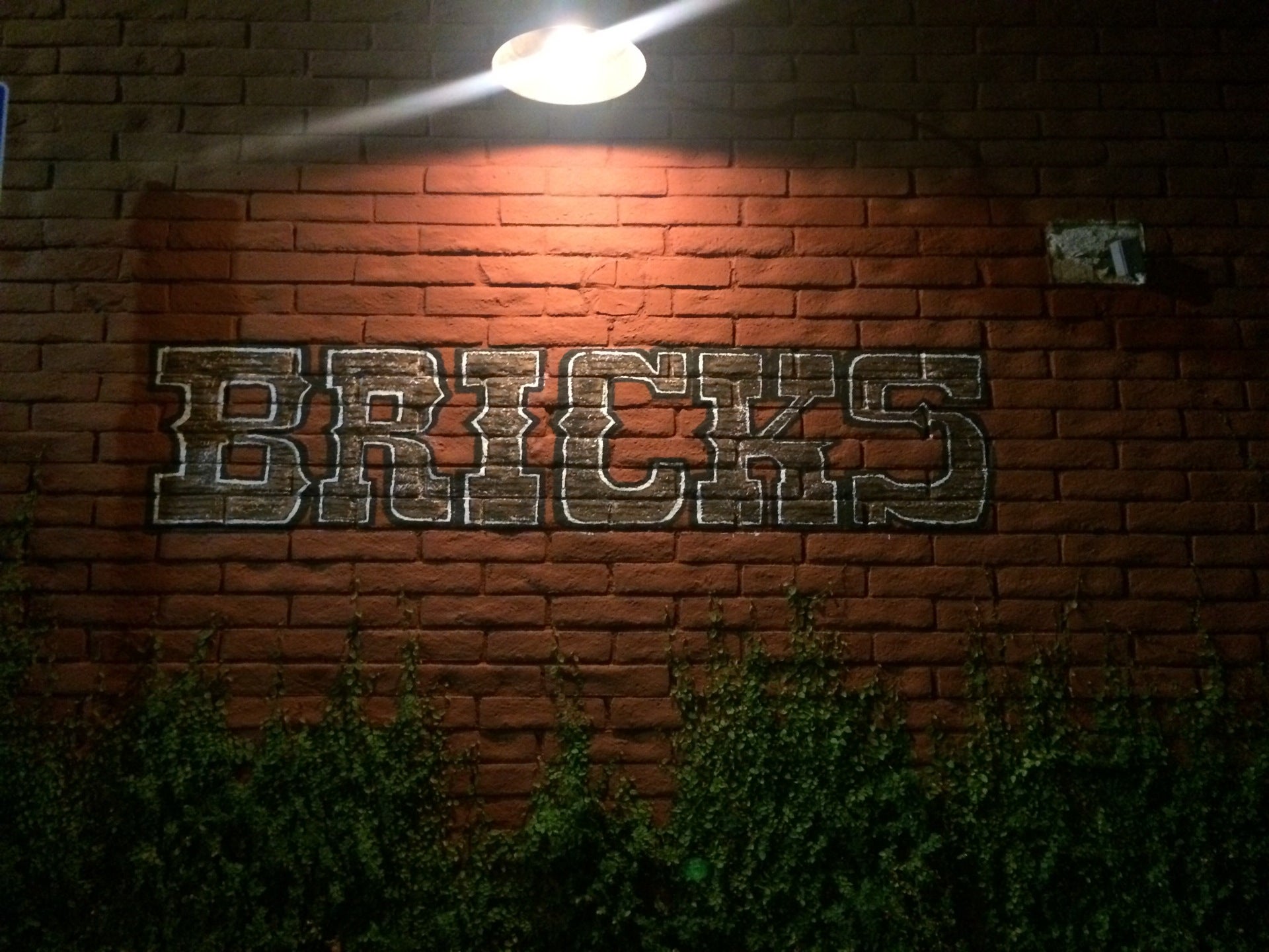 Bricks restaurant in Santa Clarita