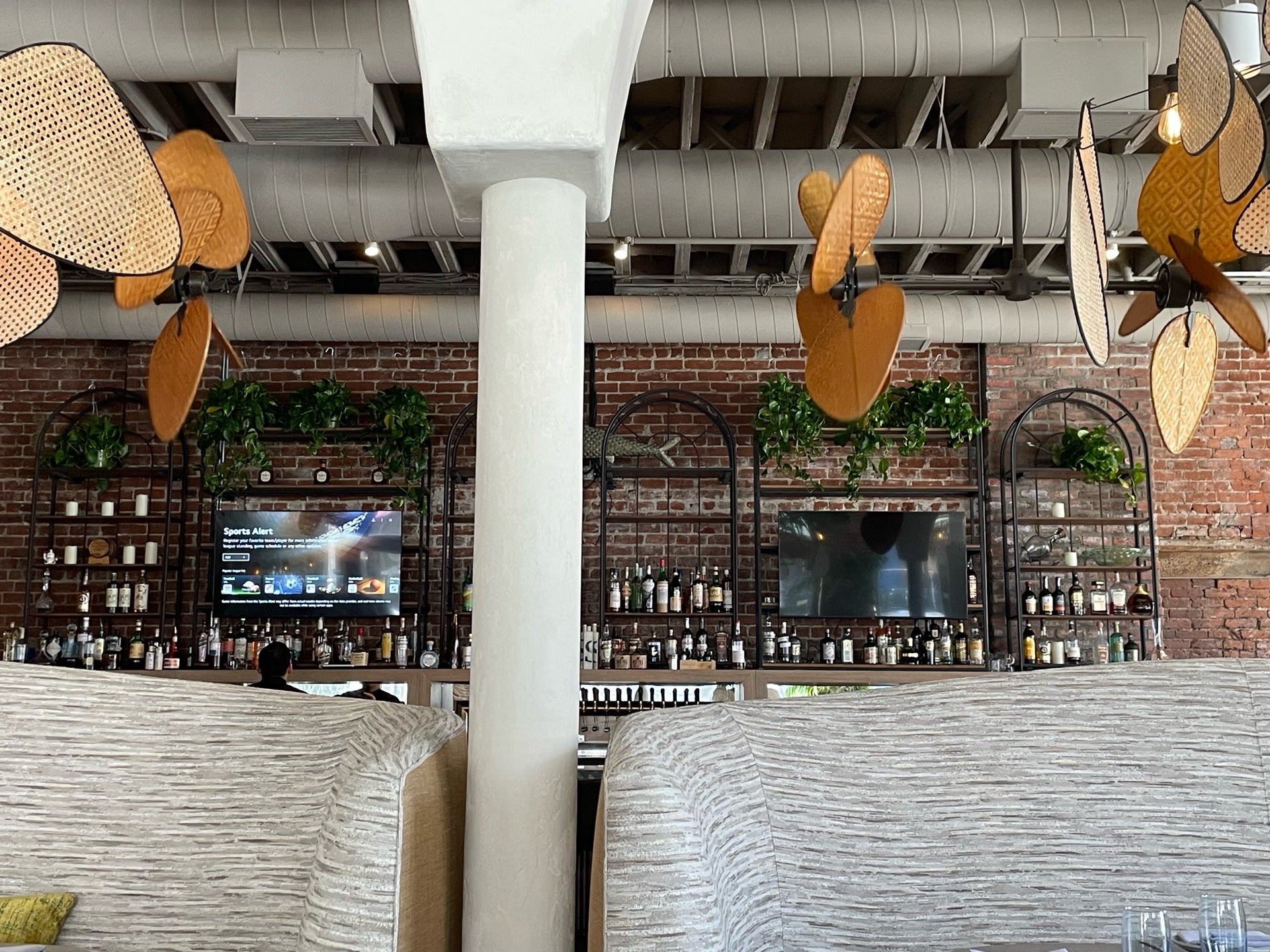 Pez Coastal Kitchen, a restaurant in Pasadena