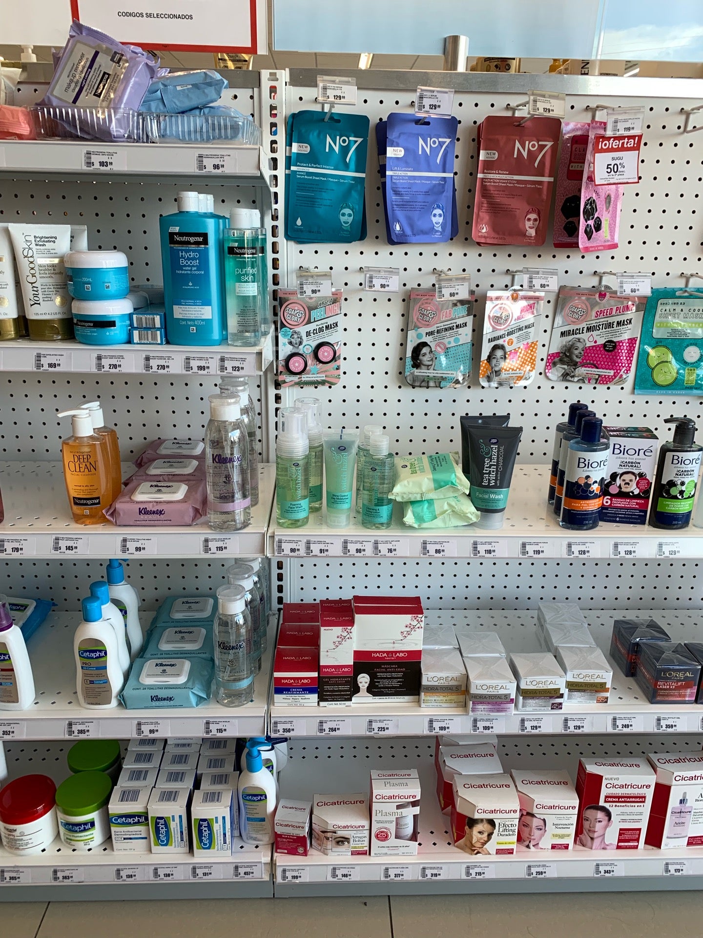 Farmacia Benavides Logo