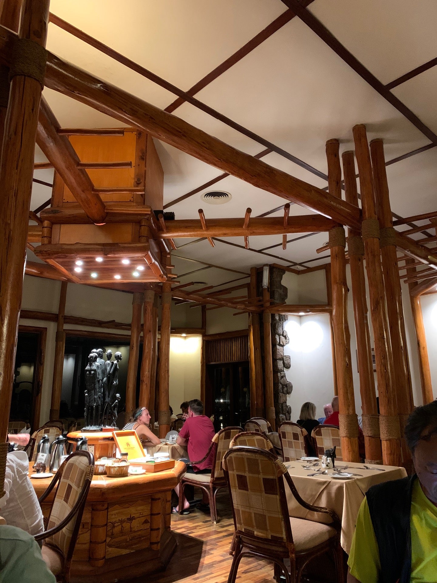 Kazinga Resataurant & Tembo Bar