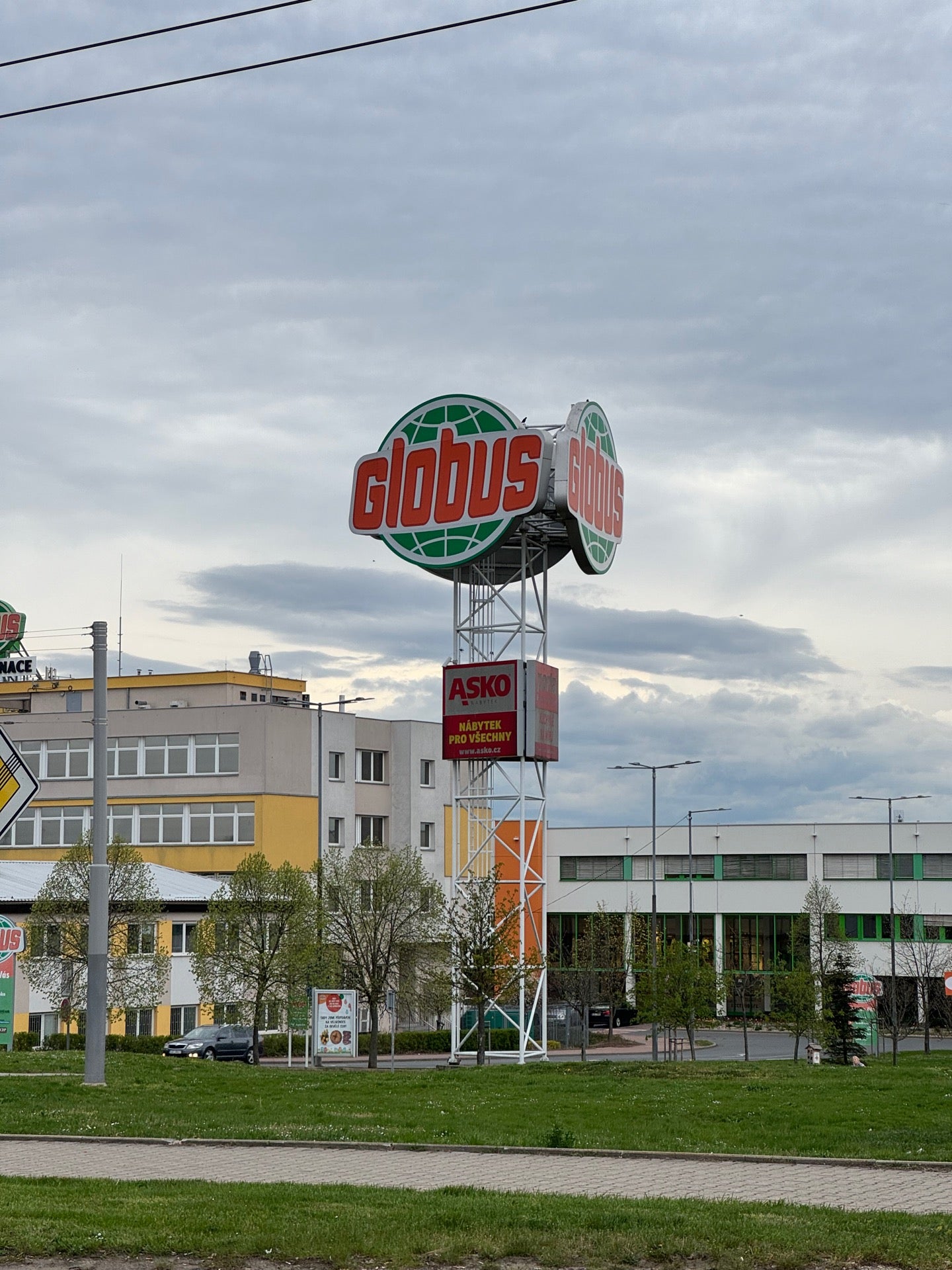 Obchodní centrum Čakovice - photo 1 showing the facility