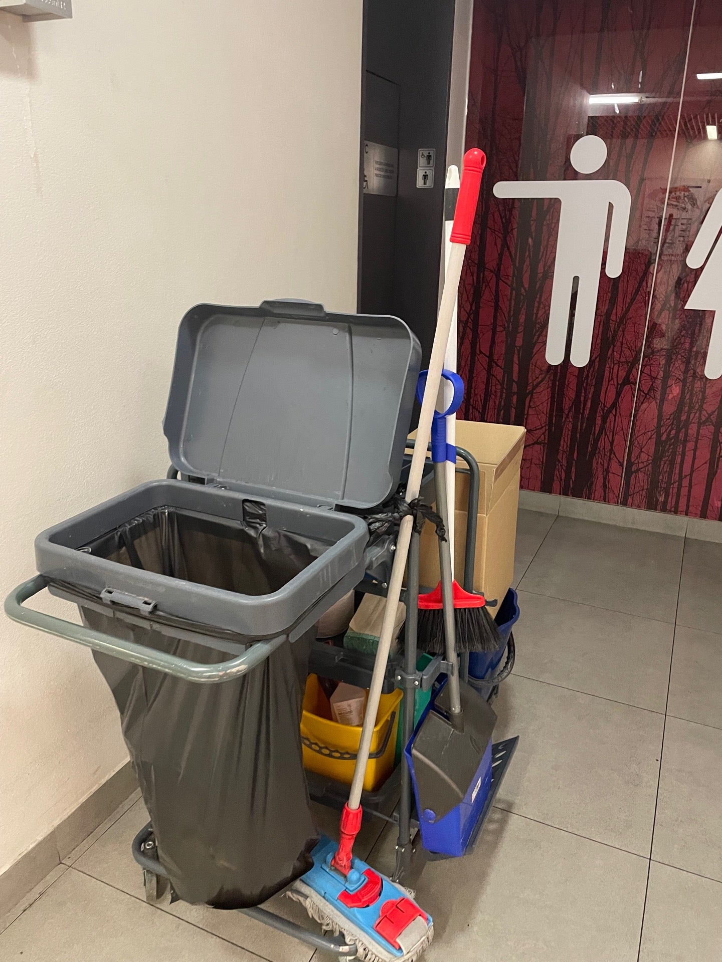 Veřejné WC - Českomoravská 2420/15a - photo 4 showing the facility