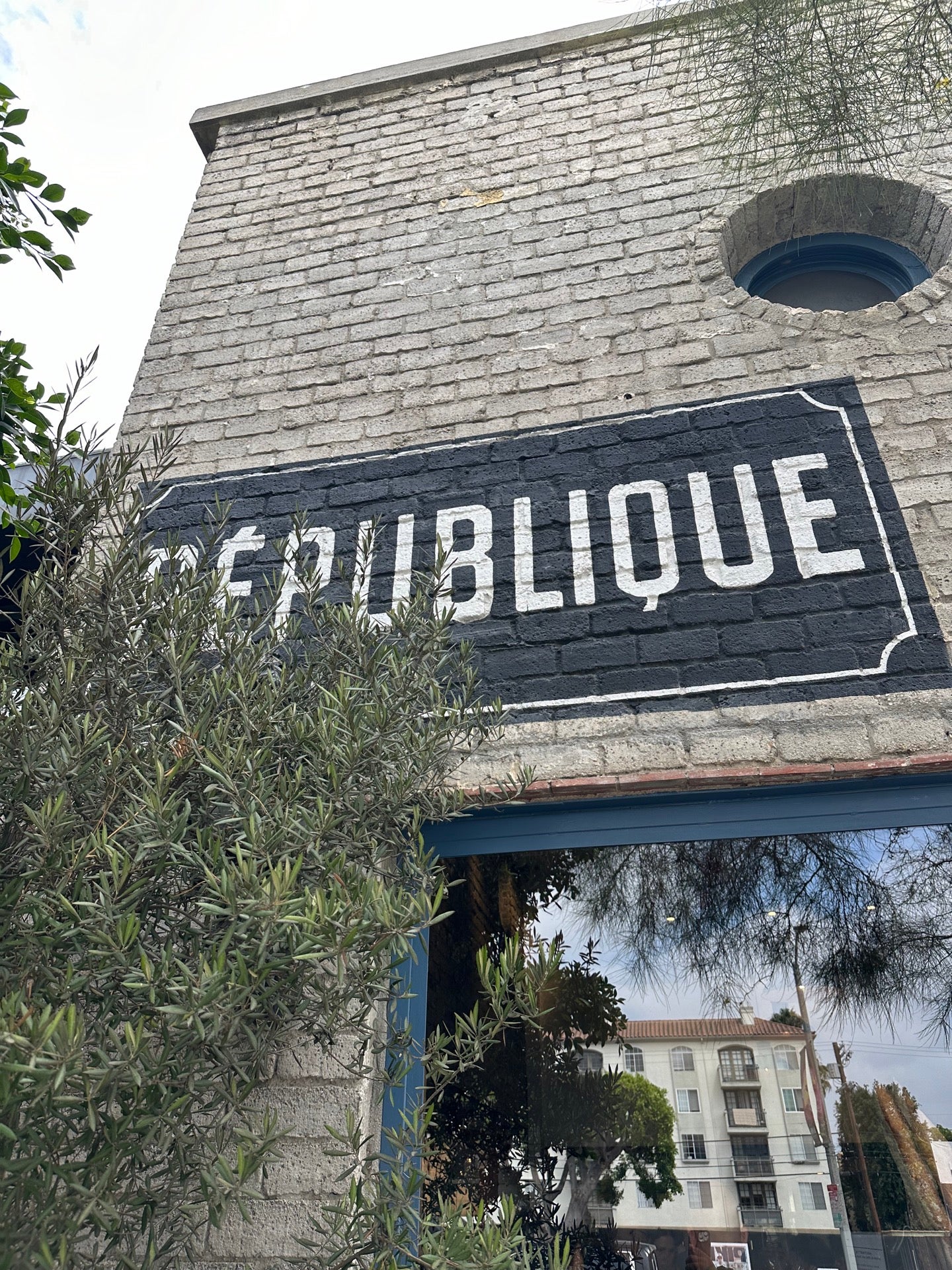 République cover photo